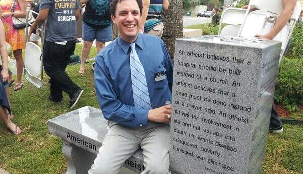 У США з'явився пам'ятник атеїзму