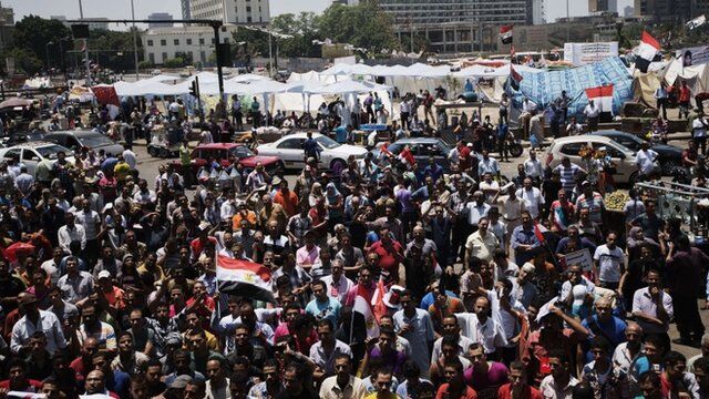 Єгиптяни стягуються на площу Тахрір протестувати проти Мурсі