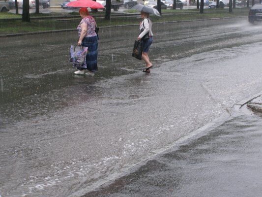 Злива за годину затопив вулиці Дніпропетровська