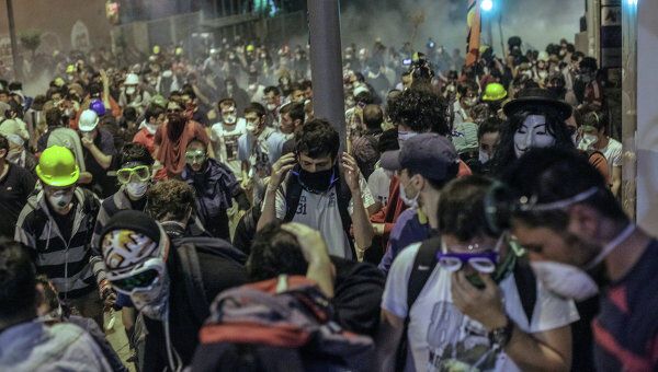 Турки продолжат протестовать до извинения премьера