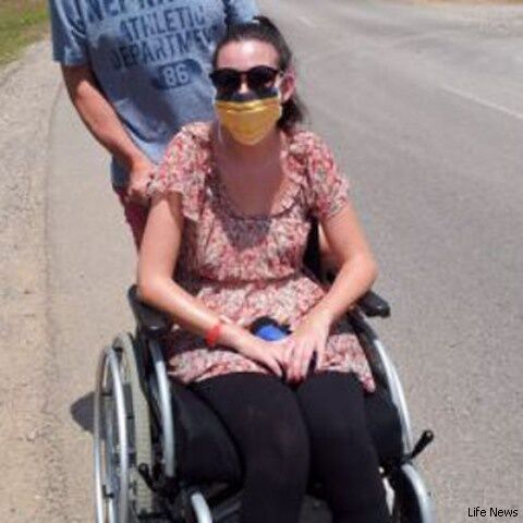 Туристку на відпочинку паралізувало після укусу комара