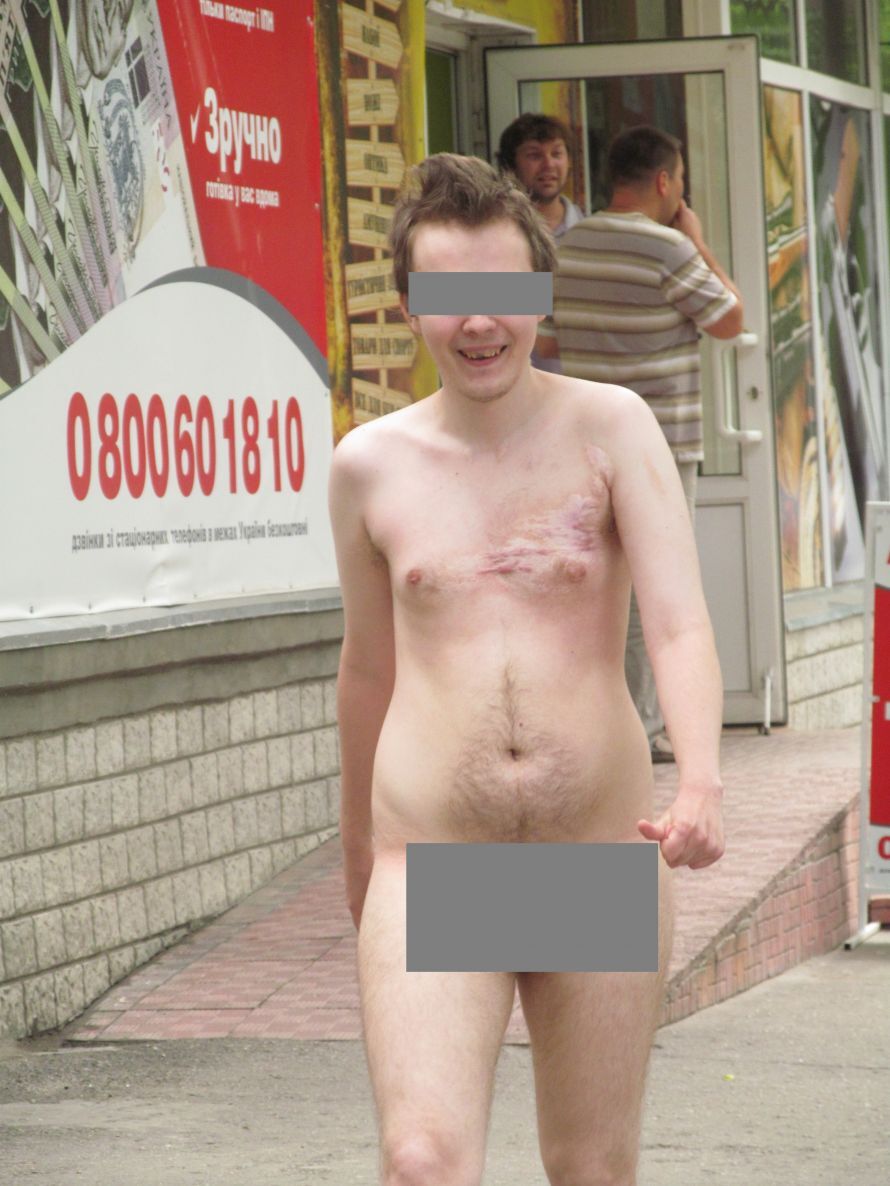 По центру Кременчука розгулював голий чоловік