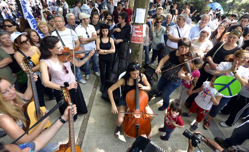 Багатотисячна акція протесту в Стамбулі: поки все мирно