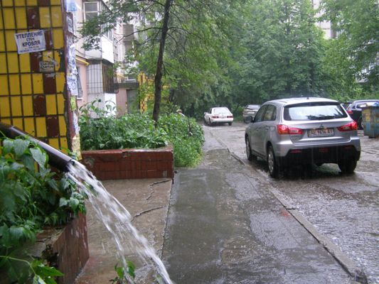 Ливень за час затопил улицы Днепропетровска