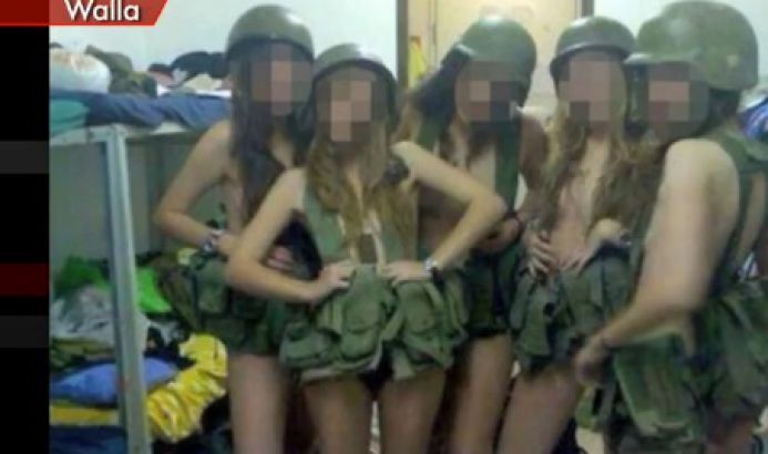 Опубликованы новые фото полуголых девушек-военных из Израиля