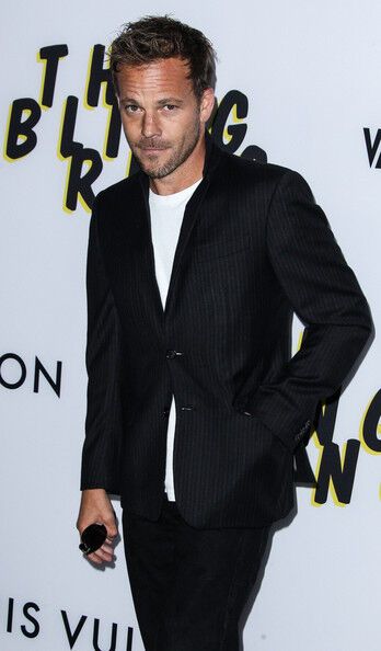 Эмма Уотсон в платье не по сезону на красной дорожке