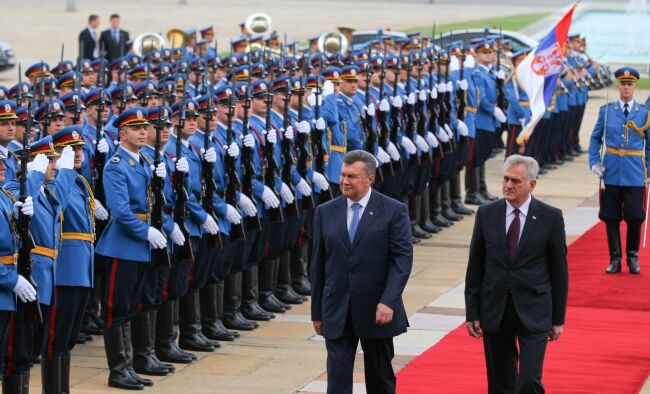 Янукович нагородив сербського президента орденом