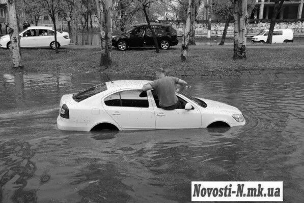 Злива в Миколаєві перетворив вулиці в море