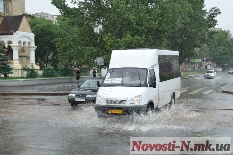 Ливень в Николаеве превратил улицы в море