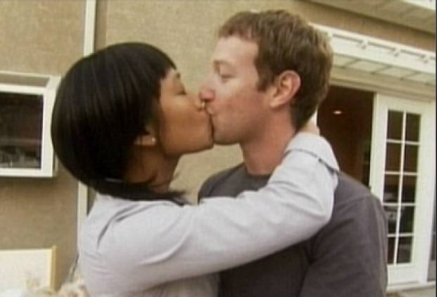 Негламурные фото Цукерберга с женой