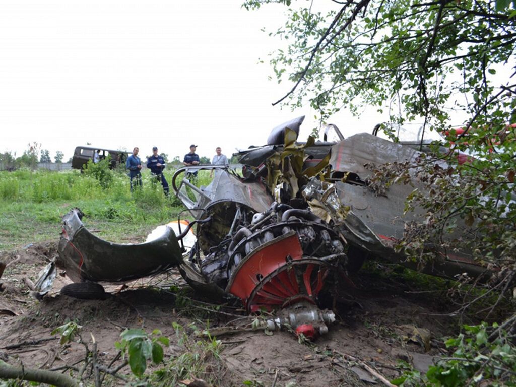 Прокуратура ищет причины крушения самолета под Киевом