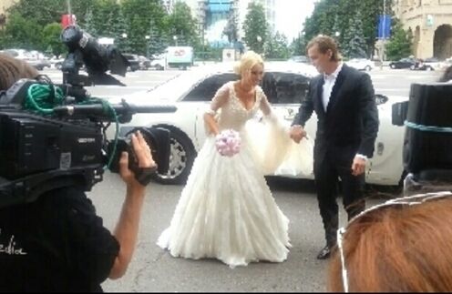 Ведущая Лера Кудрявцева вышла замуж за хоккеиста