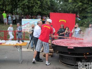 В Ізюмі зварили півтонни полуничного варення