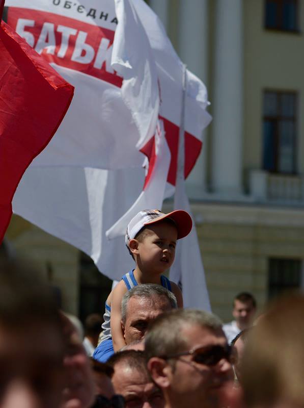 Опозиція заявляє, що зібрала у Хмельницькому п'ять тисяч прихильників