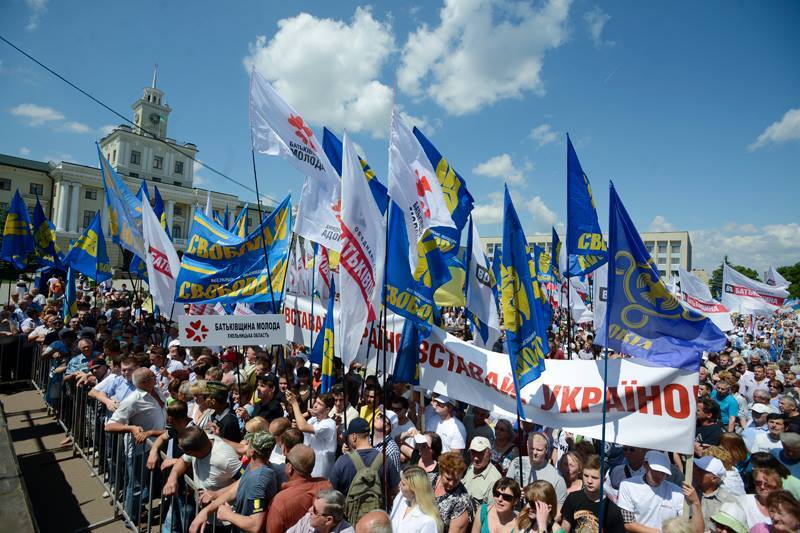 Опозиція заявляє, що зібрала у Хмельницькому п'ять тисяч прихильників