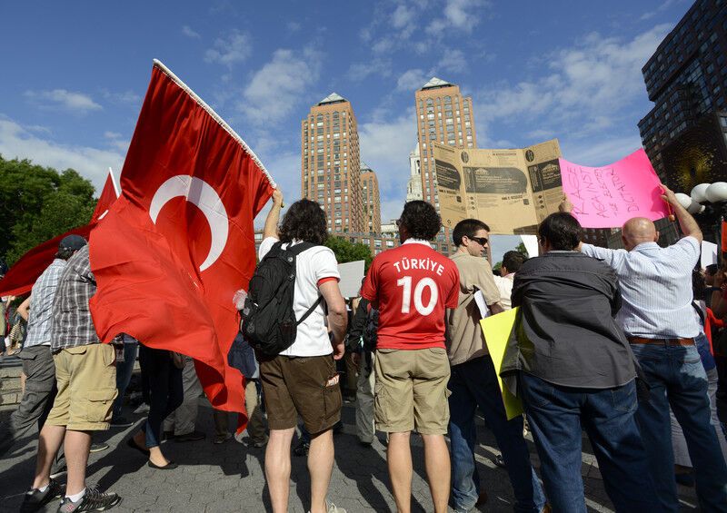 Проти демонстрантів в Анкарі застосували газ і водомети