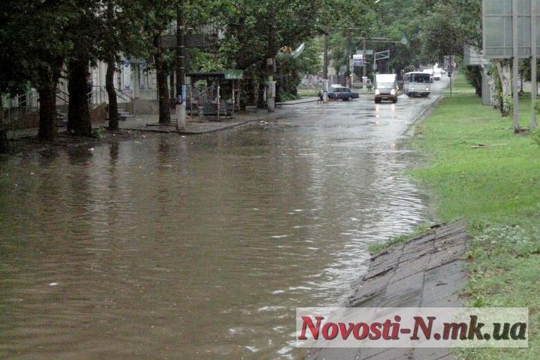 Николаев "поплыл" после мощного ливня