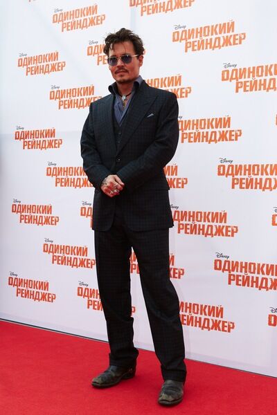Джонни Депп в Москве: паровоз, фанаты и злой телохранитель