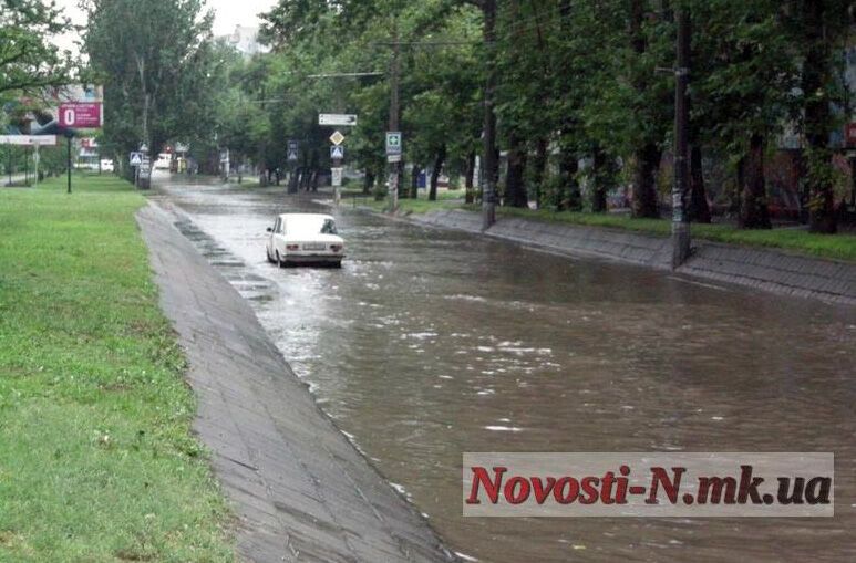 Николаев "поплыл" после мощного ливня