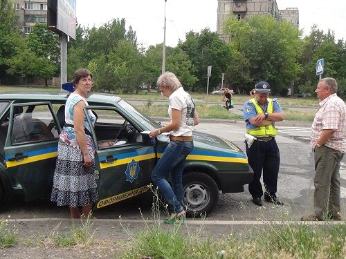 В Мариуполе женщина ударилась головой о движущийся трамвай