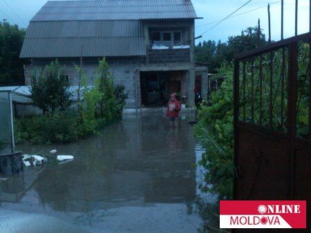 Град и ливни нанесли Молдове ущерб в 24 млн долл