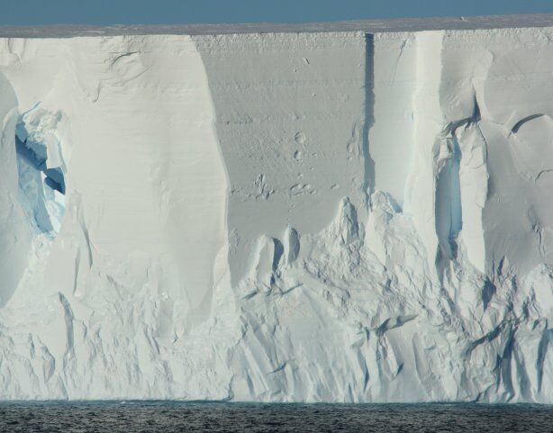 В Антарктиде откололся айсберг размером с Киев
