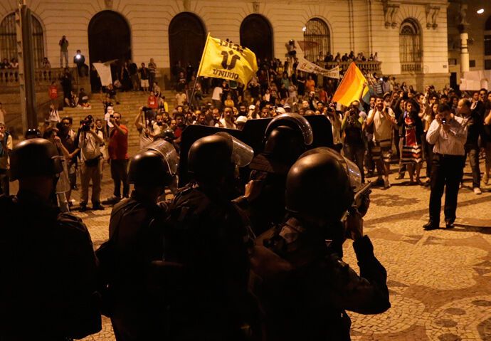 Тысячи бразильцев вышли на улицы в "Национальной день борьбы"