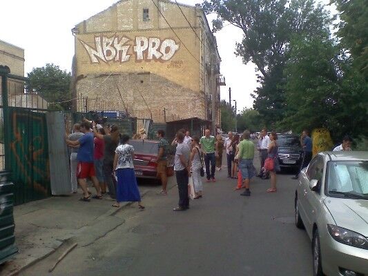 ЧП на церковной стройке в Десятинном: активисты сломали забор