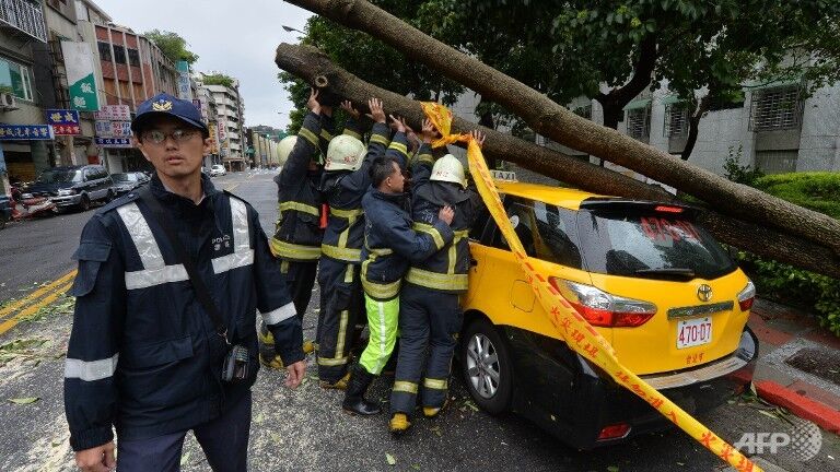 На Тайване сто людей пострадали из-за тайфуна