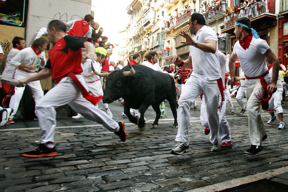 Щорічний забіг з биками в Іспанії