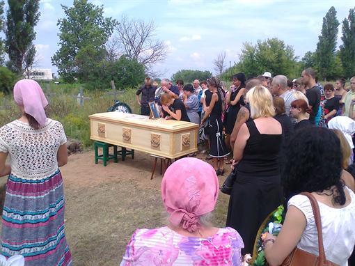 Погибшую в Китае украинскую модель похоронили в закрытом гробу