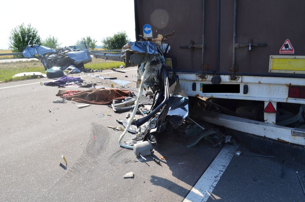 Страшное ДТП на Харьковщине: авто из России въехало в грузовик