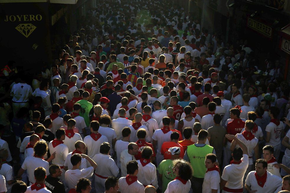 Ежегодный забег с быками в Испании