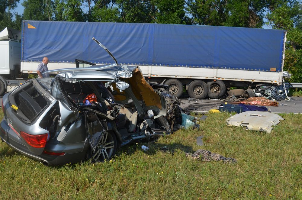 Страшное ДТП на Харьковщине: авто из России въехало в грузовик