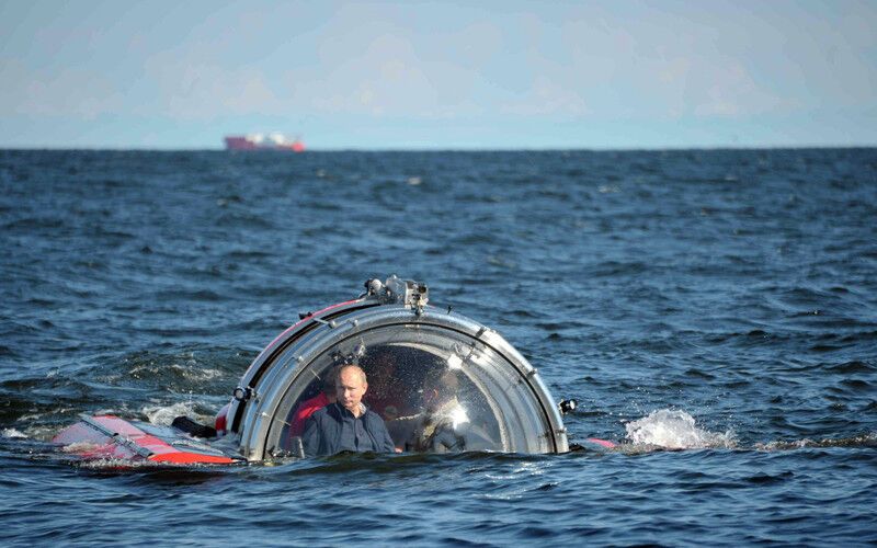 Появилось видео подводного путешествия Путина