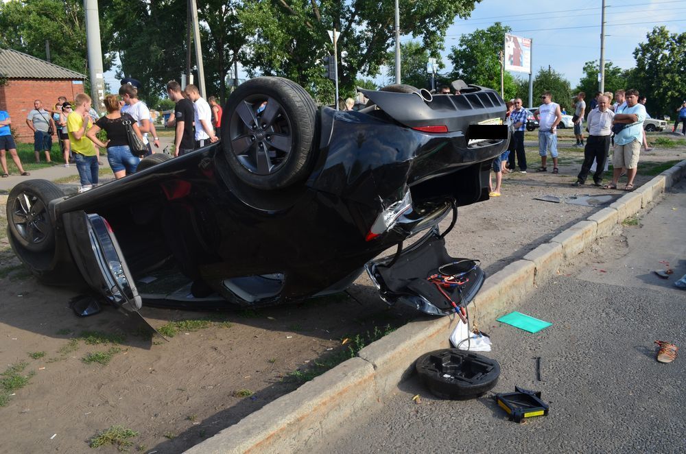 В Харькове 18-летний водитель устроил мясорубку на перекрестке