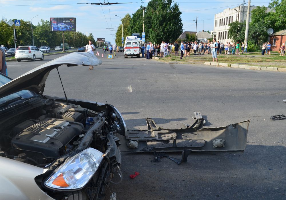 В Харькове 18-летний водитель устроил мясорубку на перекрестке