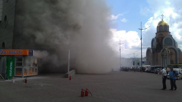 Возле киевского ж/д вокзала произошел пожар