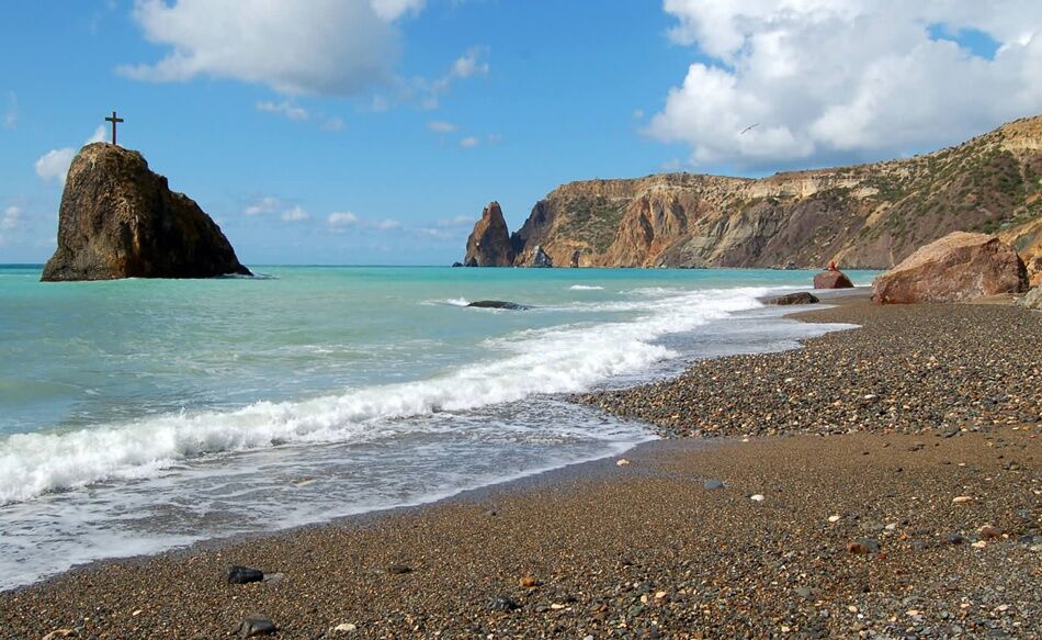 В Крыму действует 64 туристические стоянки и масса диких пляжей