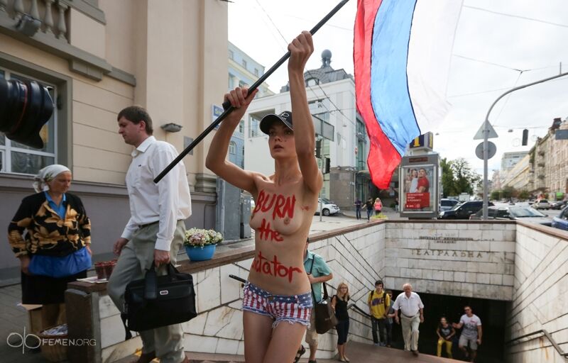 FEMEN по-своему поддержали Навального