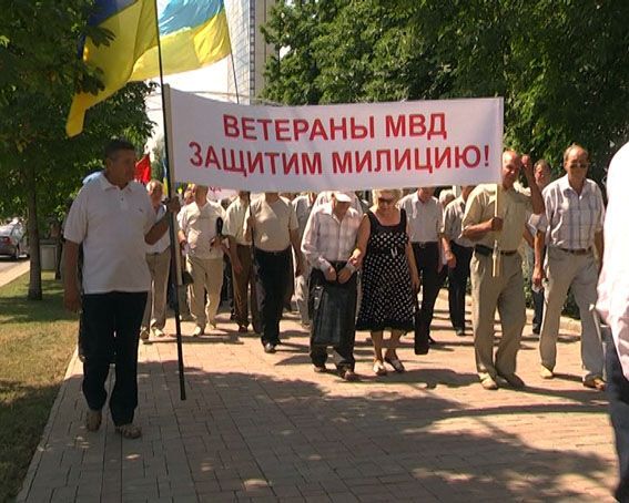 В Донецке митинговали в поддержку милиции