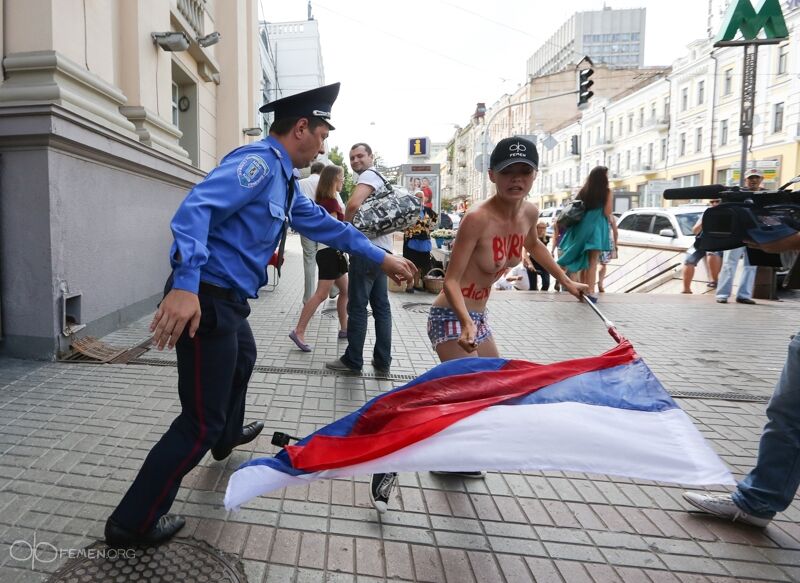 FEMEN по-своему поддержали Навального