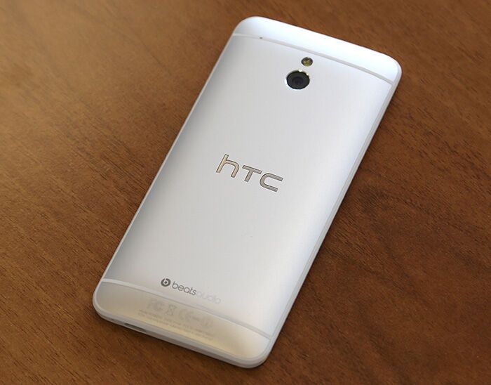 HTC официально представила One Mini