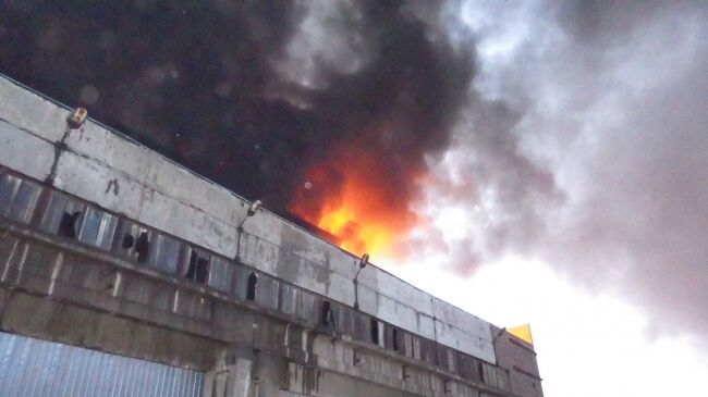 В Киеве целую ночь пылали склады