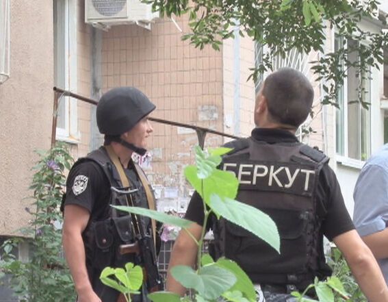 В Одессе наркоман захватил в заложницы 15-летнюю соседку