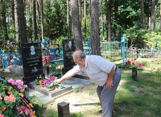 На Житомирщине задержали троих человек за надругательство над могилами