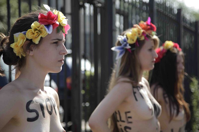 FEMENісткі намагалися замкнути на замок посольство Тунісу в Брюсселі