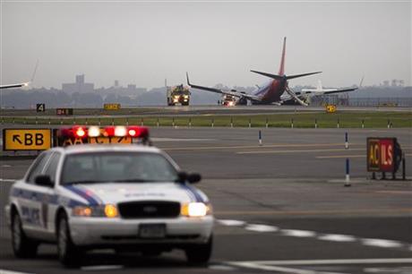 В Нью-Йорке самолет тормозил носом, есть пострадавшие
