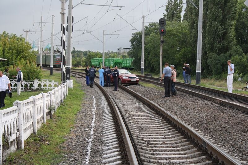 На Полтавщине авто выехало под локомотив