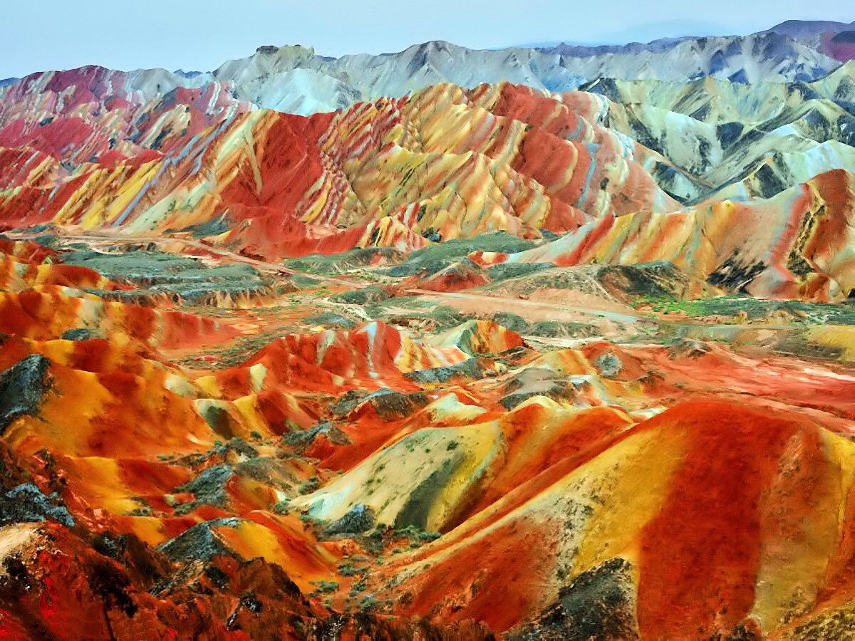 Восхитительные цветные скалы в национальном парке Китая